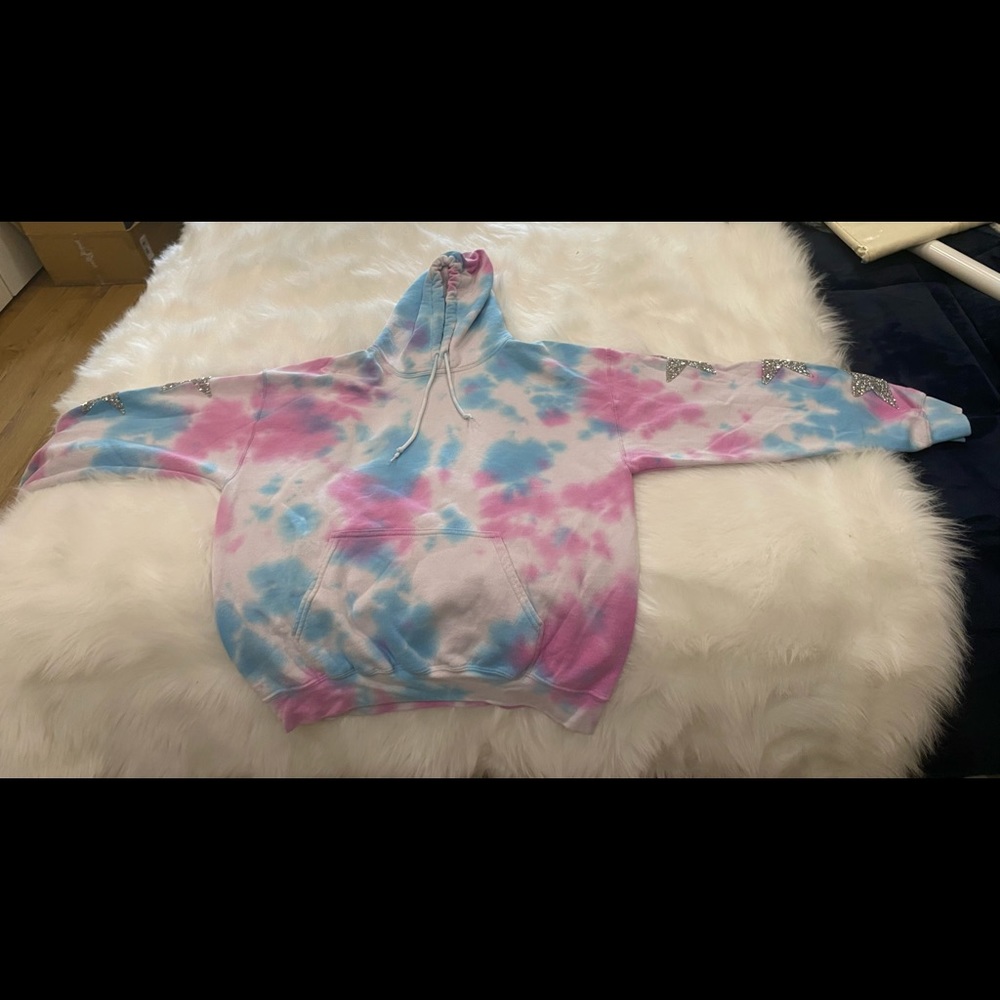 Tie-dye Sweatshirt with stars on the sleeves